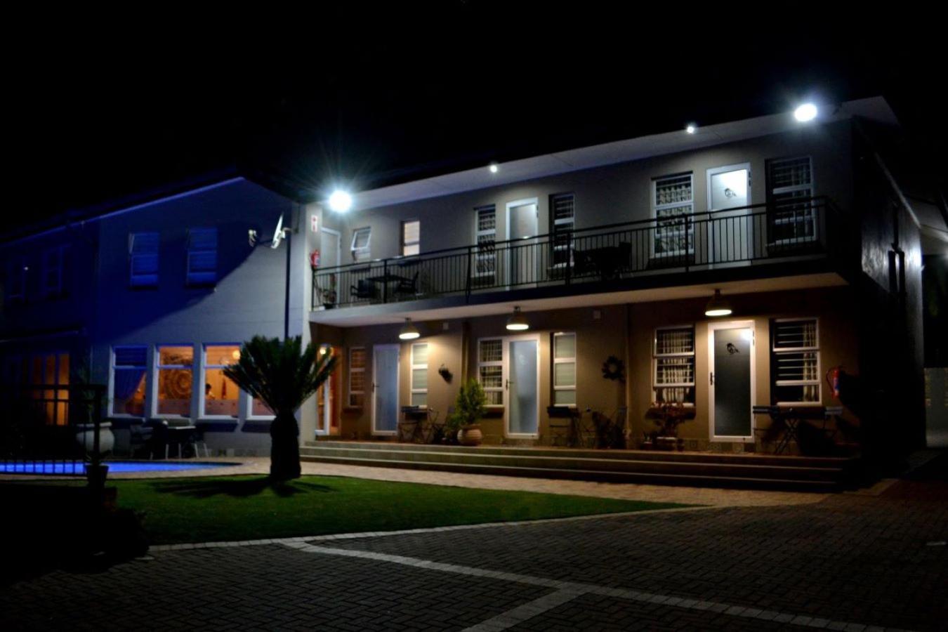 Bokmakierie Gastehuis Emalahleni Pty Ltd Hotel Exterior photo